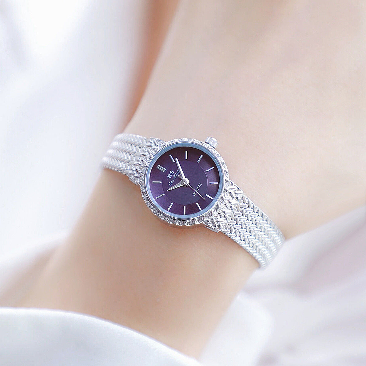 Elegant Wheat Ear Pattern Quartz Watch Women