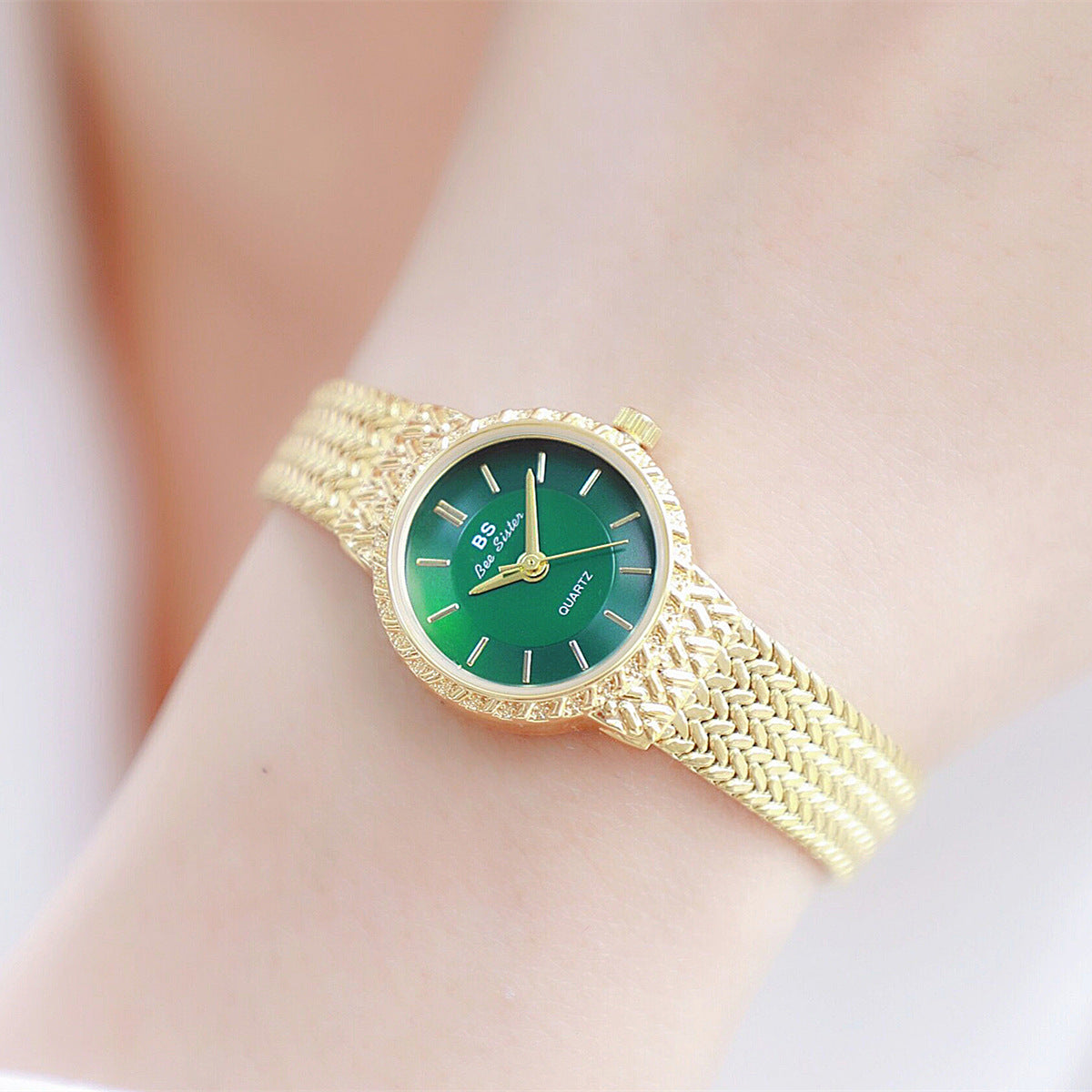 Elegant Wheat Ear Pattern Quartz Watch Women