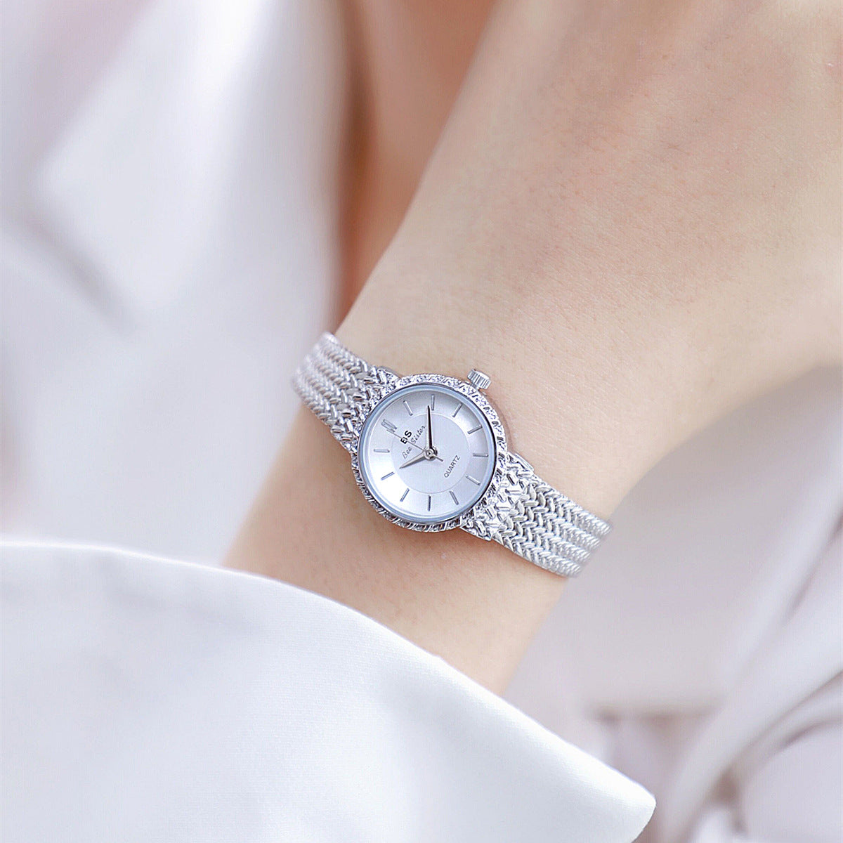 Elegant Wheat Ear Pattern Quartz Watch Women
